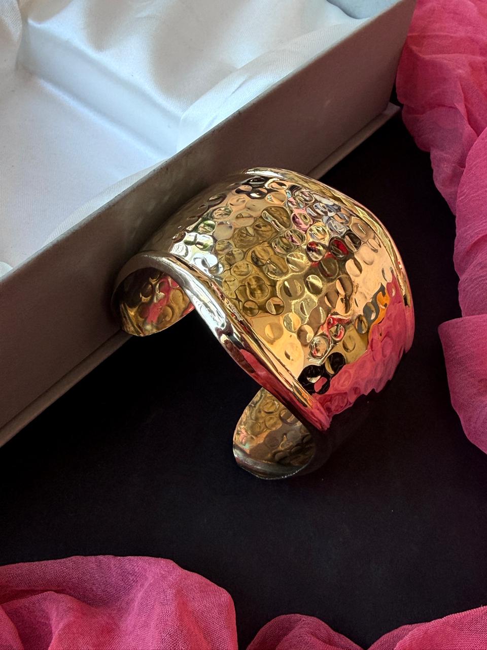 Golden Trendy Openable Kada (1pc)