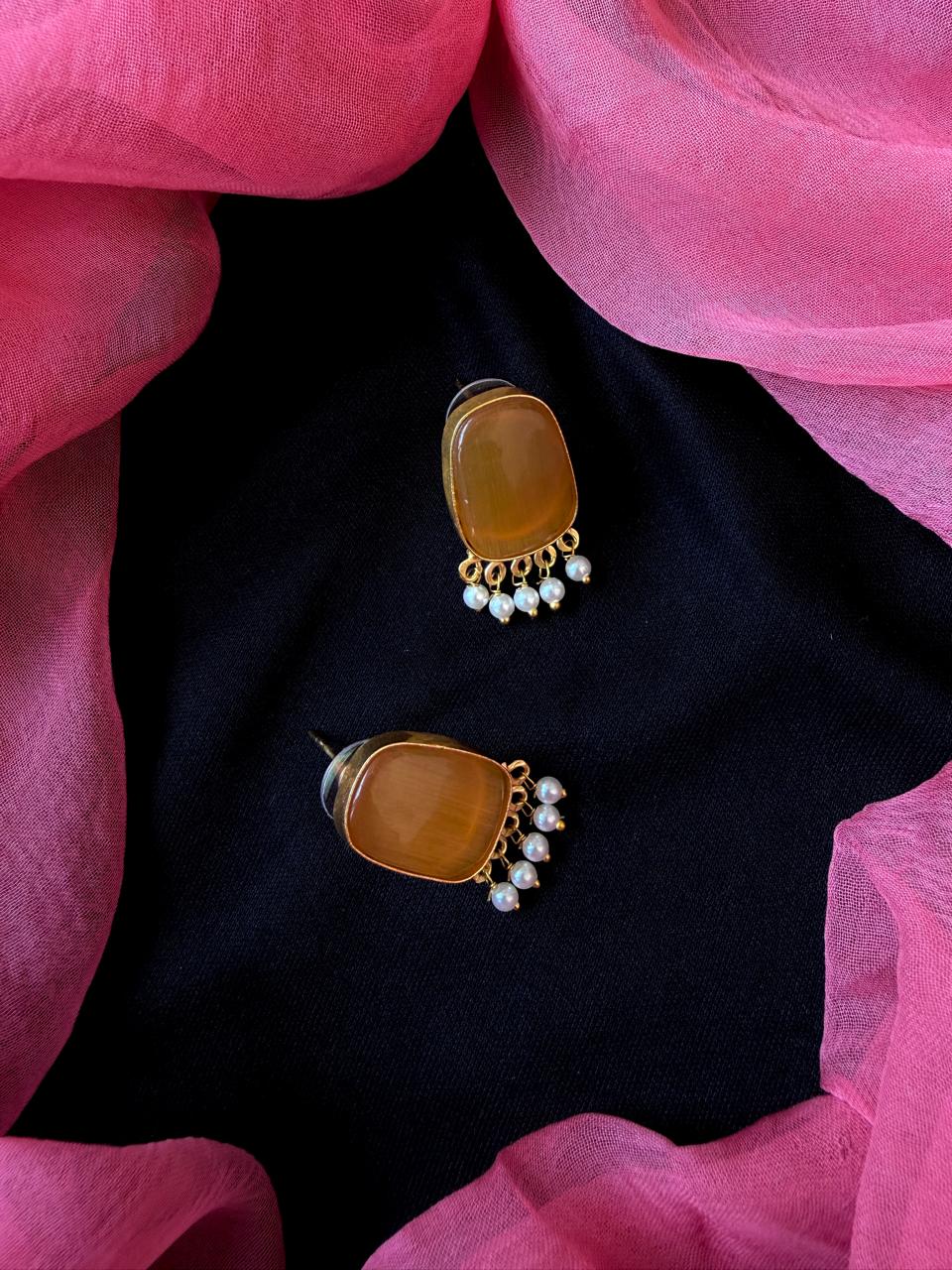 Monalisa Stone with Pearl Pendant chain Necklace and Earring set