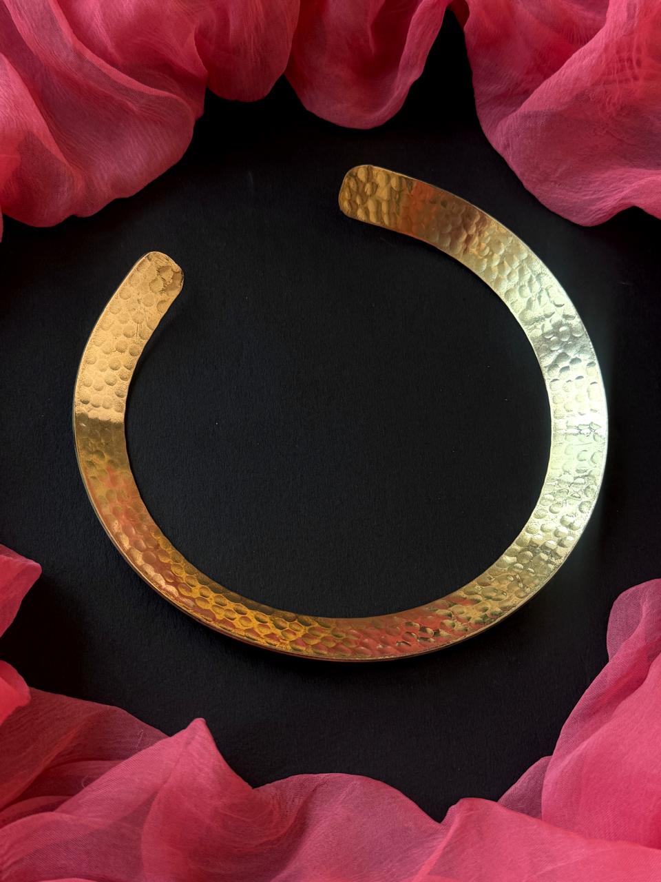 Plain Golden Hasli Choker Necklace