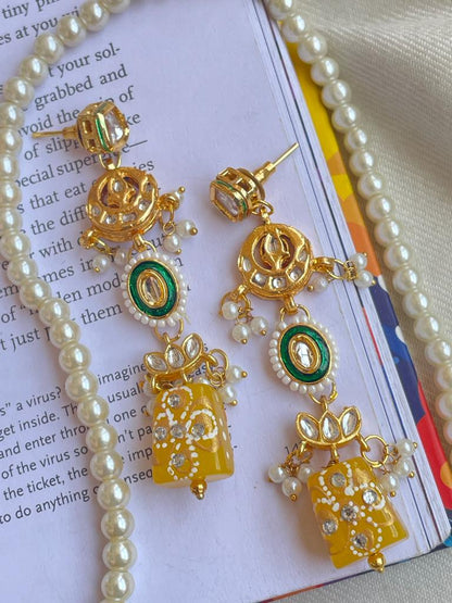 Fibre Moti mala with Kundan and Fibre Beads Earring Jewellery set