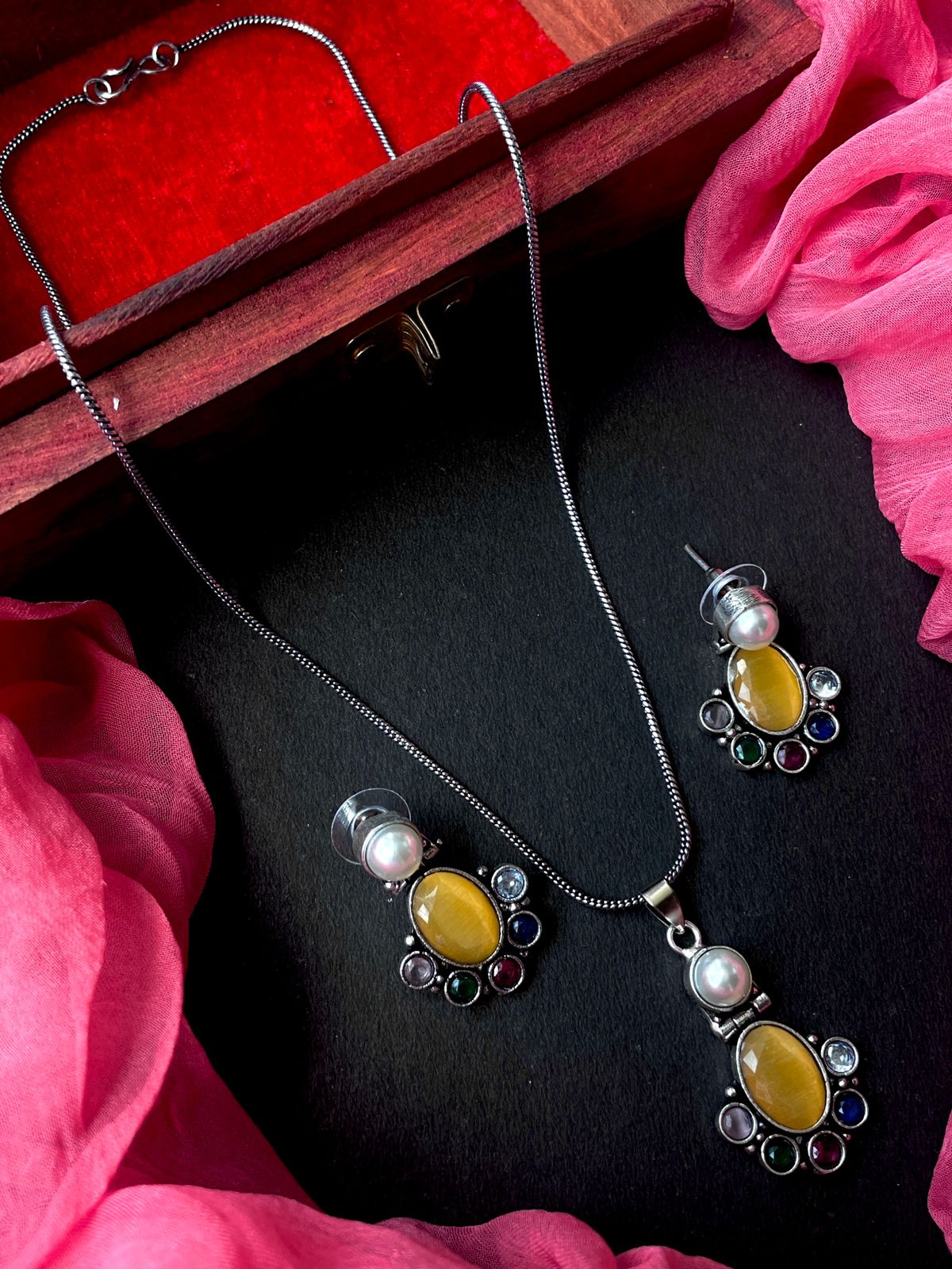 Monalisa Stone Pendant Chain Necklace with Earring set