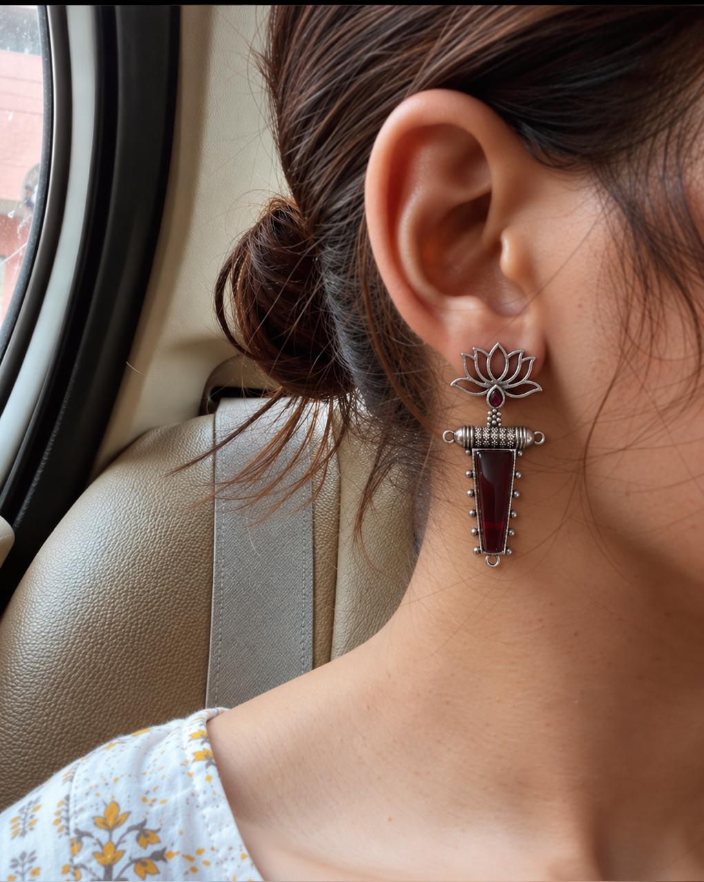 Big Monalisa Stone Silver Replica Lotus Earring