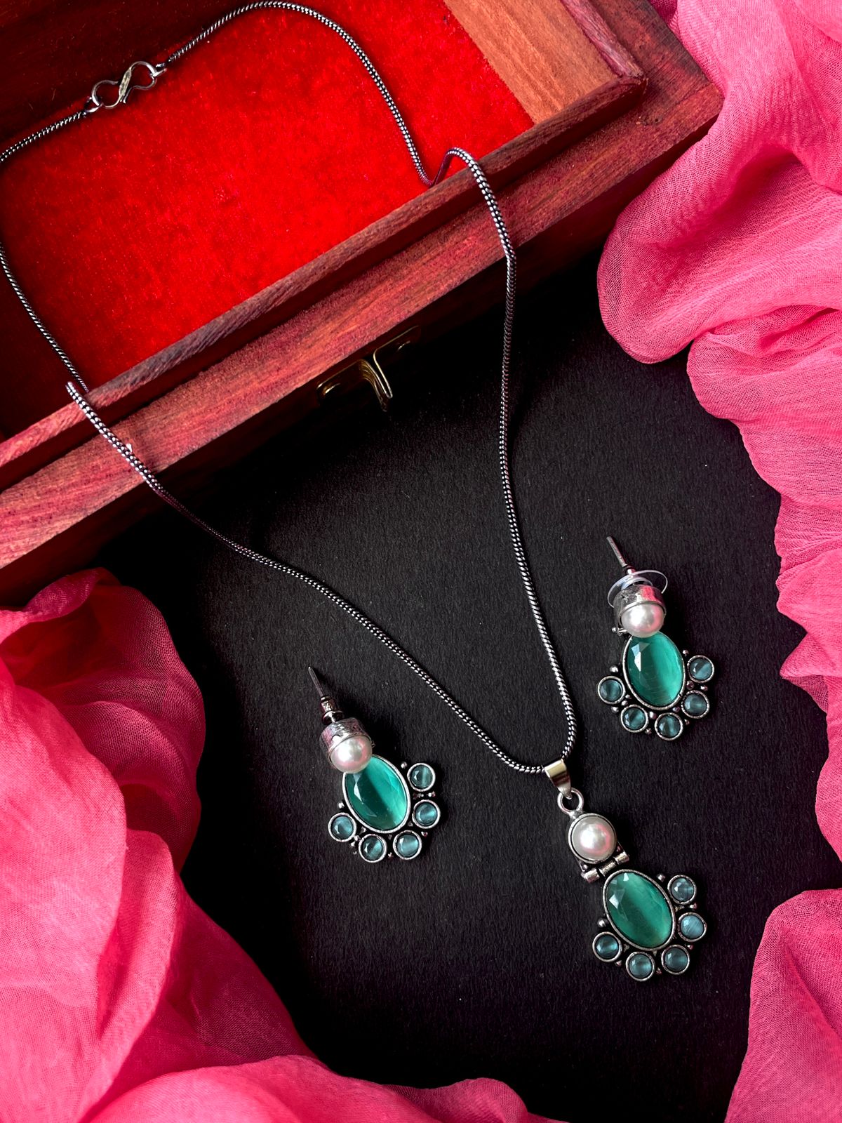 Monalisa Stone Pendant Chain Necklace with Earring set