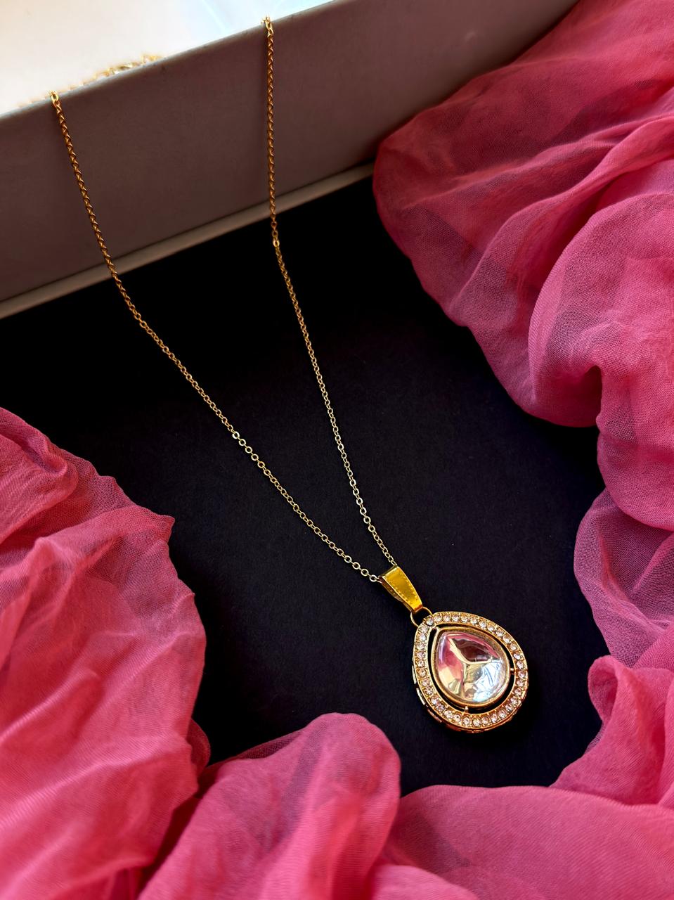 Kundan Pendant Chain Necklace with Kundan Earring set