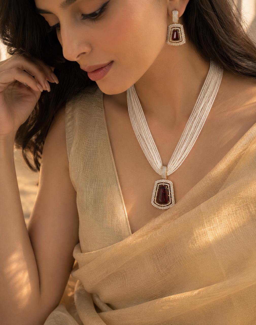 Monalisa Stone Pendant Pearl Mala Necklace with Earring set