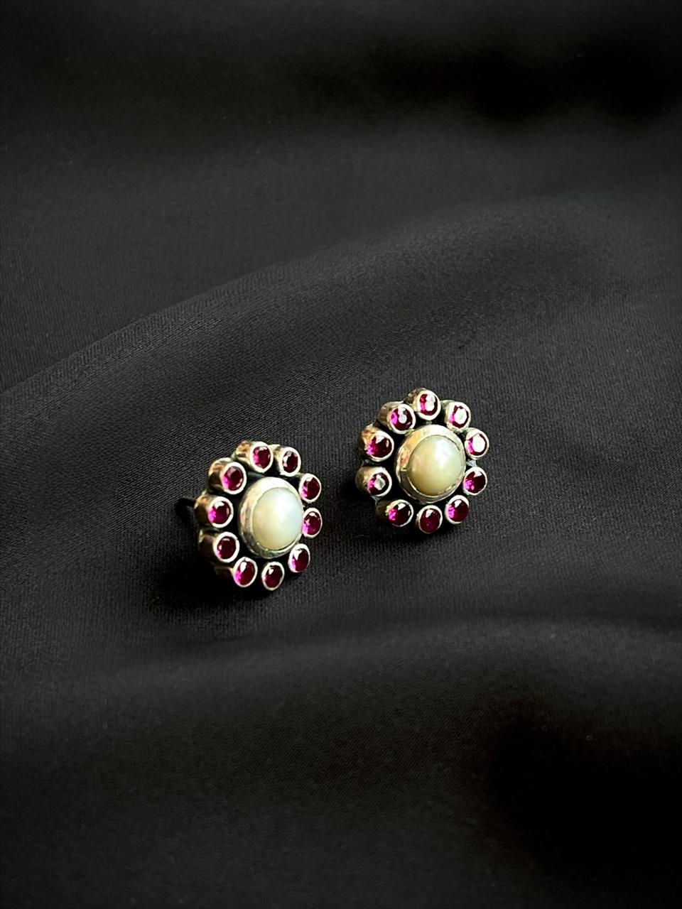 Floral shape with Pearl 92.5 Silver Stud Earring