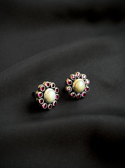 Floral shape with Pearl 92.5 Silver Stud Earring