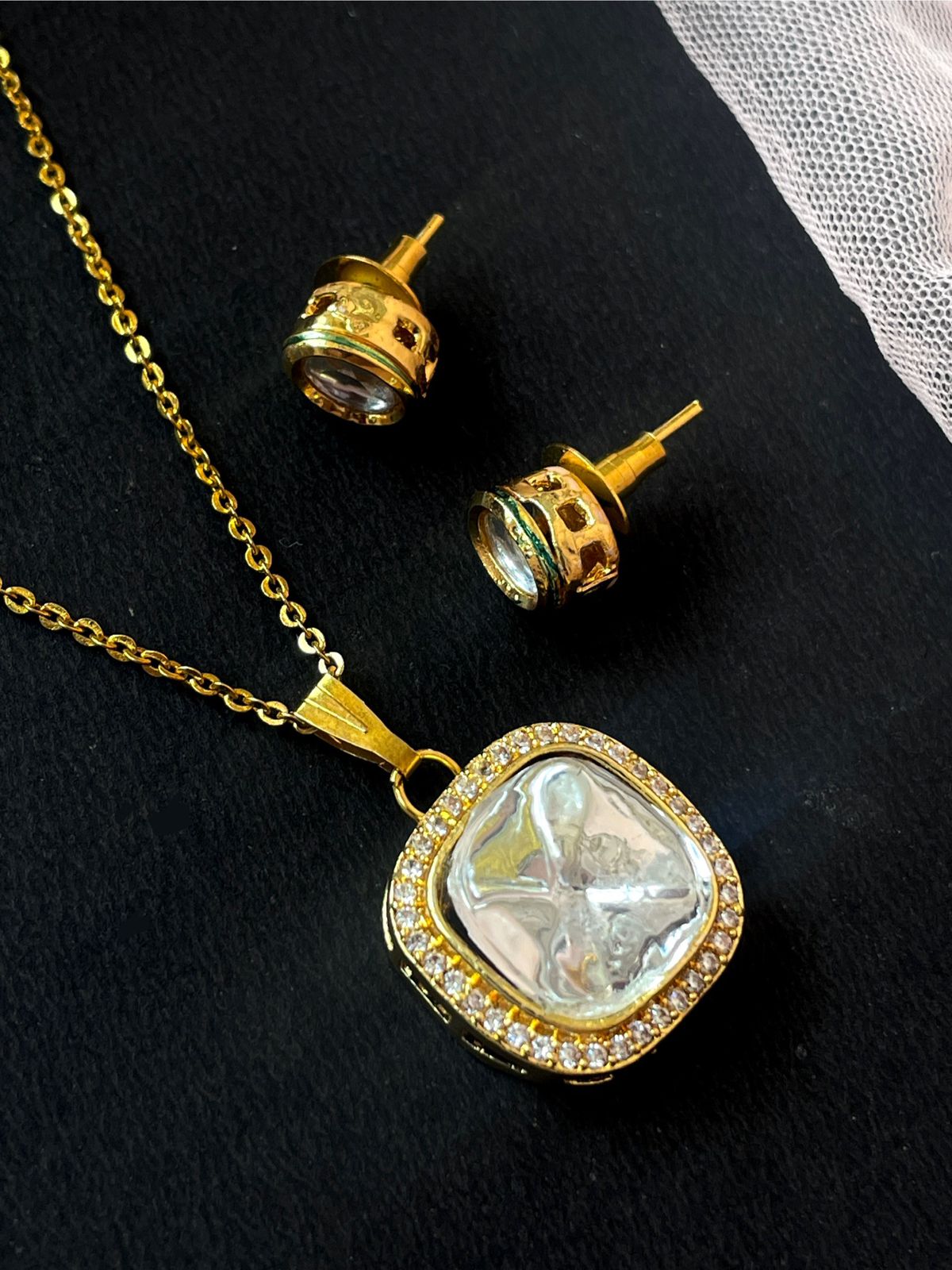 Kundan Pendant with Earring Necklace set