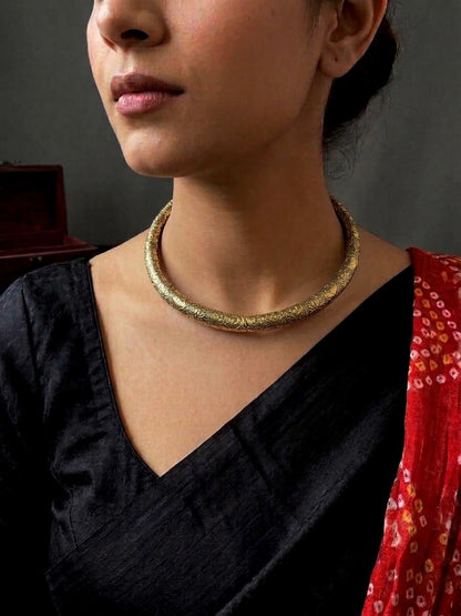 Golden Flower Print Hasli Choker Necklace