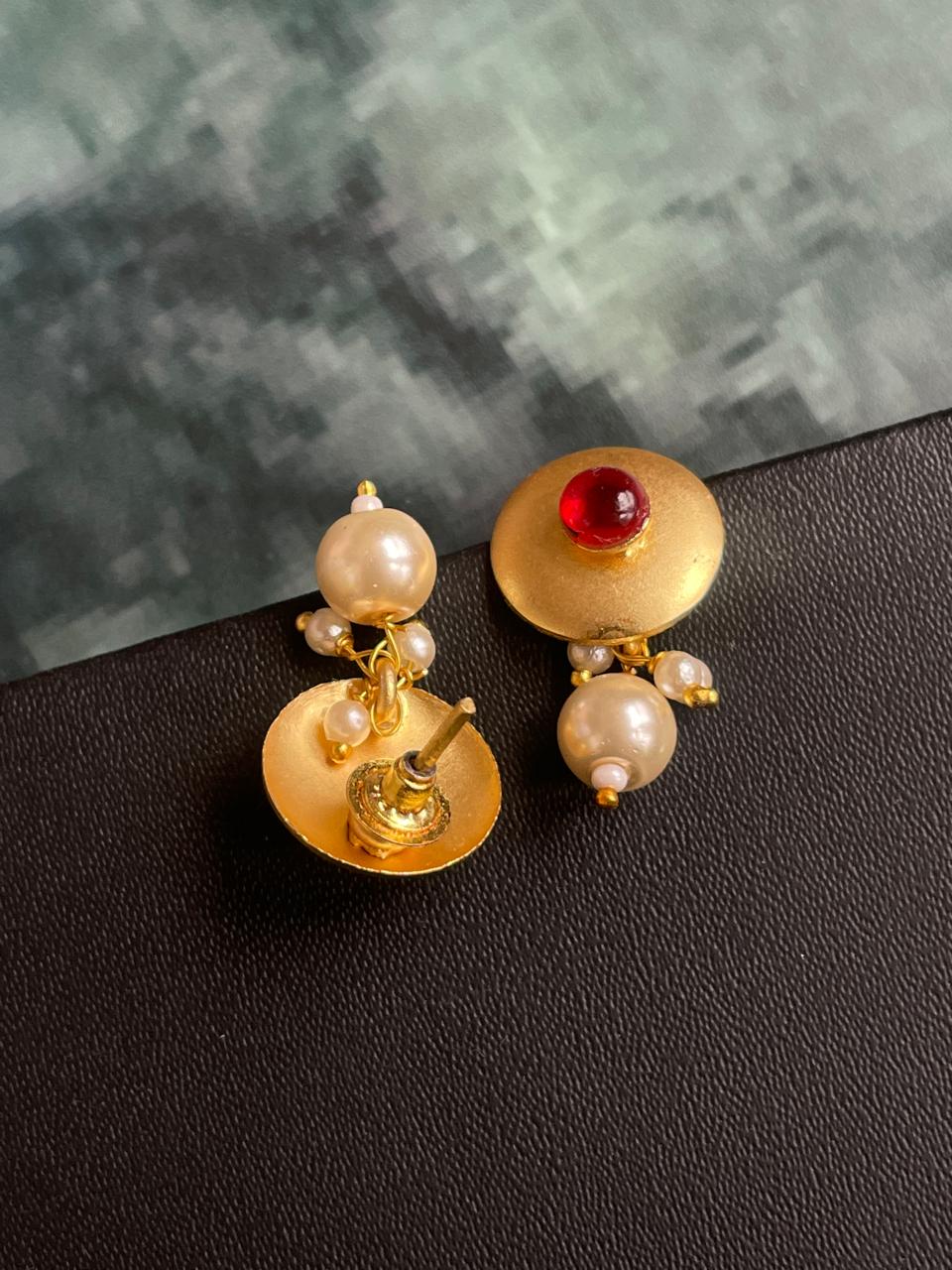 Monalisa Stone with Pearl Golden Stud Earring