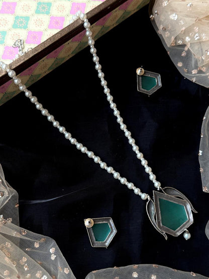 Monalisa Stone Oxidized Pendant Baeded Mala Necklace with Earring set