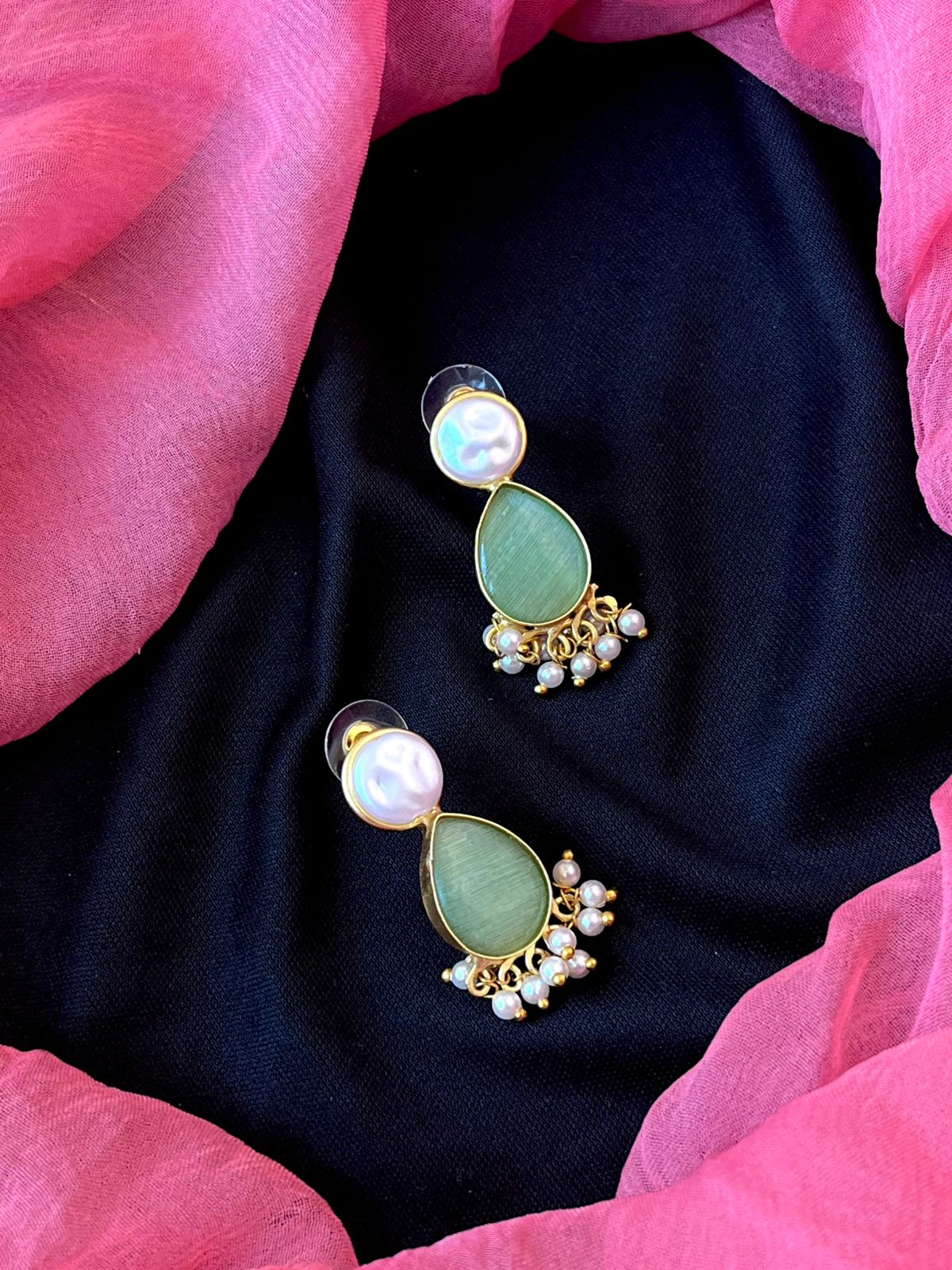 Monalisa Stone with Shell Pearl Choker and Earring set