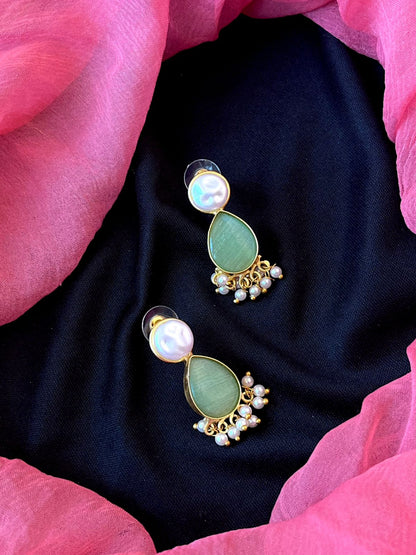 Monalisa Stone with Shell Pearl Choker and Earring set